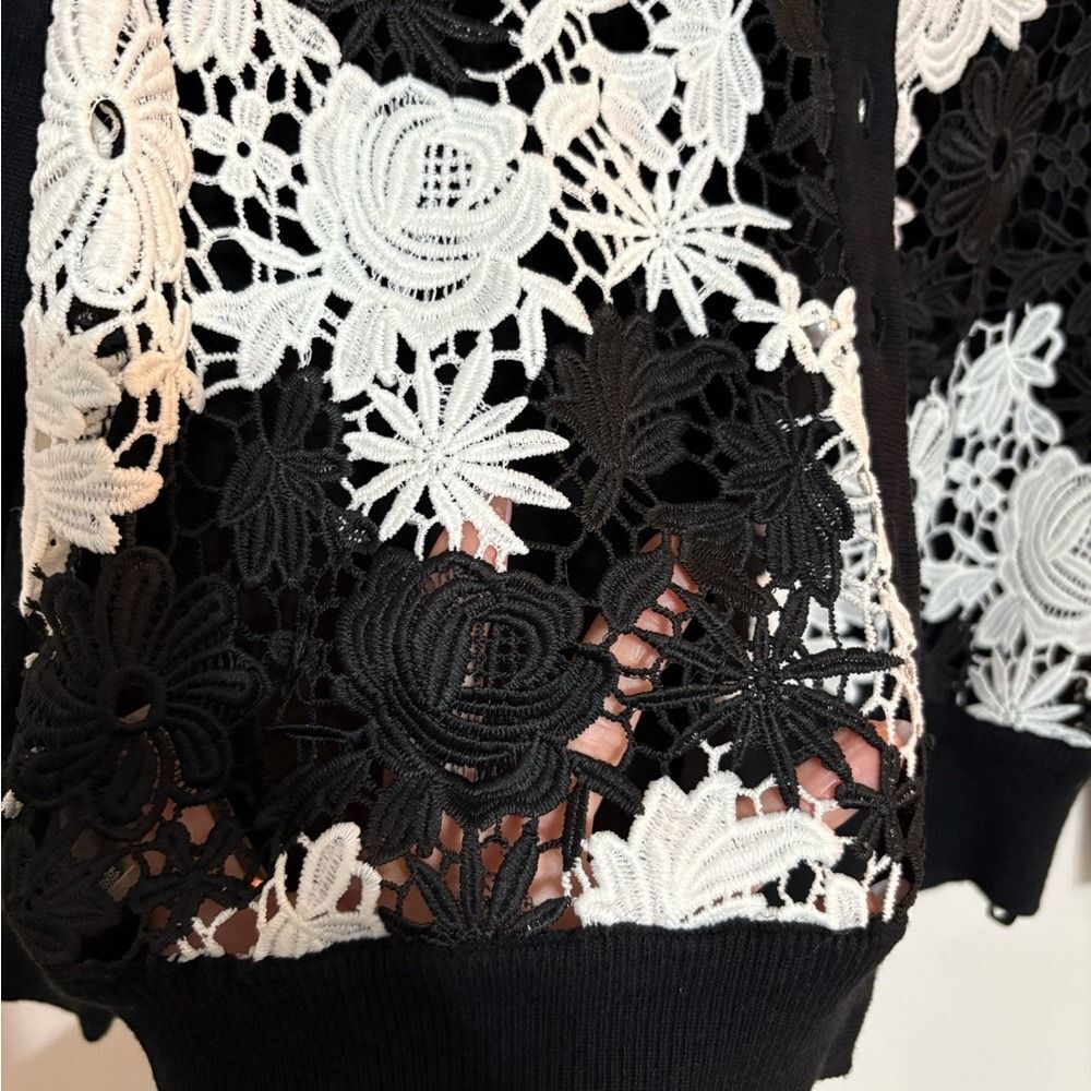 KARL LAGERFELD PARIS Black Lace Floral Cropped Cardigan Sweater S - Picture 7 of 9